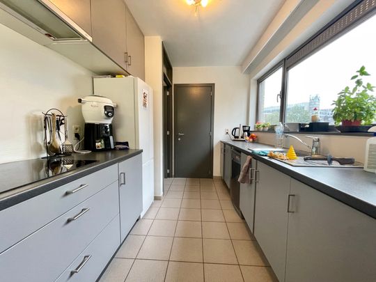 Zeer knap, groot appartement aan OLV Plein met 2 slpks - Foto 1