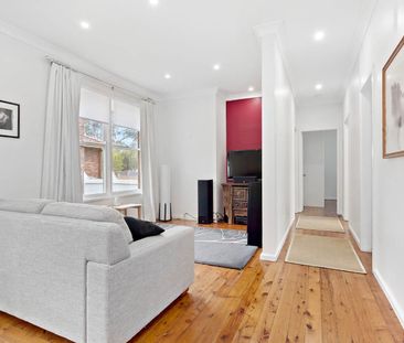 CHARMING 2 BEDROOM HOME - Photo 3