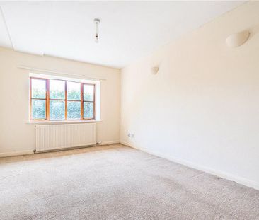 4 bedroom detached house to rent - Photo 4