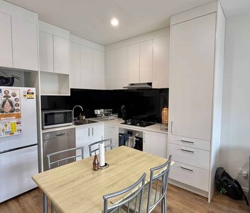 Low maintenance modern living! - Photo 3
