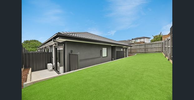 Brand new fully furnished rooms with private courtyards – All bills included! - Photo 1