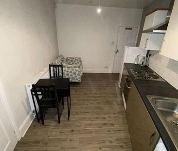 Mundon Gardens, Ilford, Ilford, Essex, IG1 - Photo 6