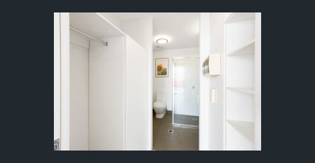 Modern Elegance in Woolloongabba: Two-Bedroom Two Ensuite Retreat - Photo 5