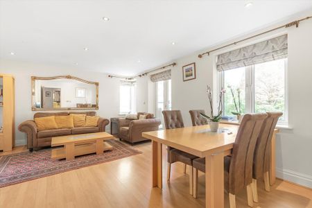 3 bedroom flat to rent - Photo 3