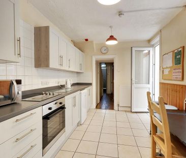 6 bedroom terraced house to rent - Photo 2
