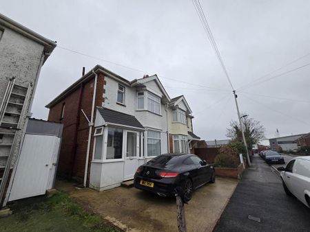 3 bedroom semi-detached house to rent - Photo 3