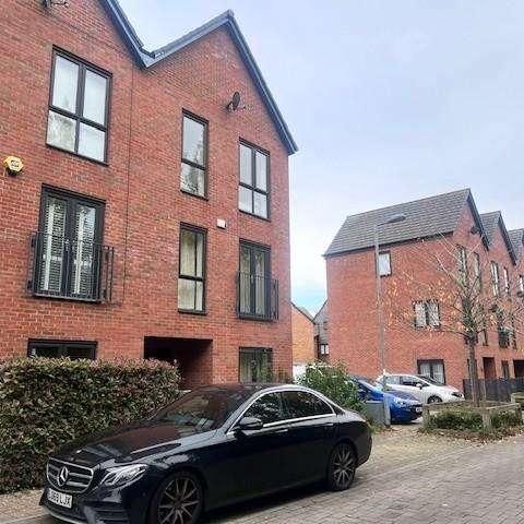 Brooks Mews, Aylesbury, HP19 - Photo 2