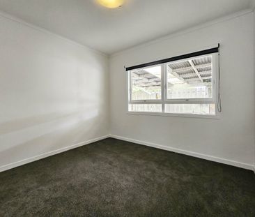 Renovated 4 Bedroom Family Home in Popular Opaheke! - Photo 4