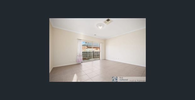 Well maintained modern three-bedroom home located in the highly sought-after Arena Estate. - Photo 1