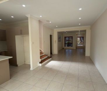 Large duplex with extras - Photo 3