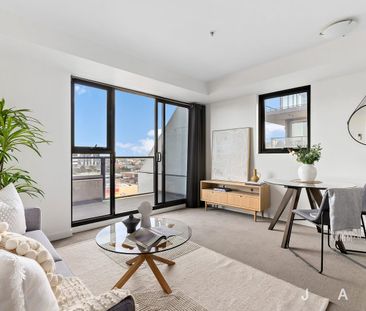 Sophisticated Urban Living - Photo 1