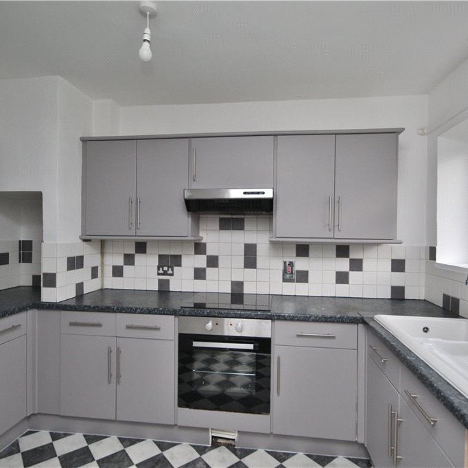 Larch Avenue, Guildford, Surrey, GU1 1JY - Photo 1