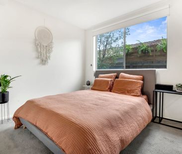 Comfortable living in a prime Thornbury location - Photo 4