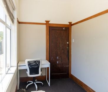 Small Bedroom in Shared House for Rent - Photo 3