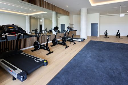 One Bedroom Apartment with Panoramic Views! - Photo 2