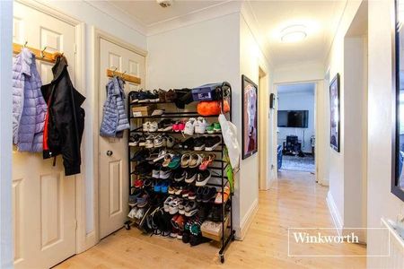Tudor Lodge, Holden Road, Woodside Park, London, N12 - Photo 2