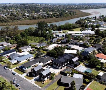 Beautiful 3-Bedroom in Te Atatu Peninsula - Photo 6