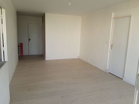 Location Appartement 3 pièces 70m² - Photo 2