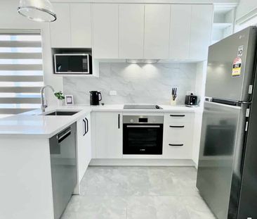 2 Bedroom + Study Modern Unit - Photo 5