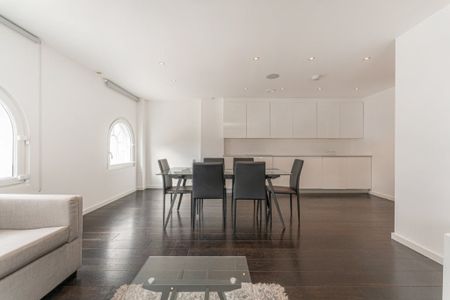 2 bedroom conversion flat with 1 reception and 2 bathrooms in 34 Paddington Street, W1U - Photo 5