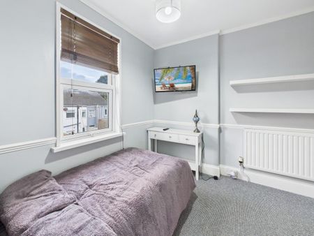 3 bedroom terraced house to rent - Photo 2