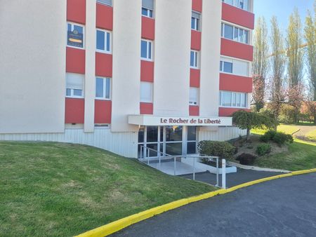 A LOUER Appartement F2 50000 Saint-Lô 1 chambre 46.77 m² - Photo 3