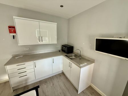 1 bedroom in a house share to rent - Photo 3