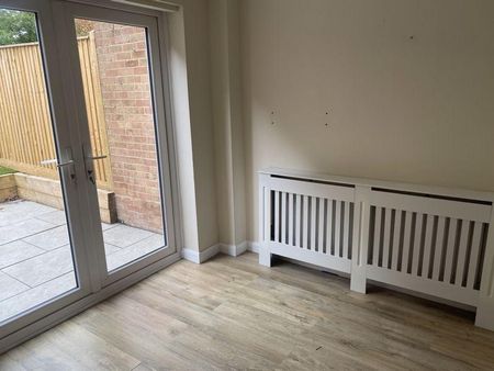 3 bedroom terraced house to rent - Photo 2