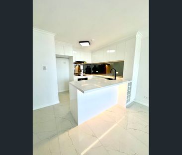 City 2 Bed 1 Bath For Lease, Windsor Plaza Renovated Apartment - Photo 3