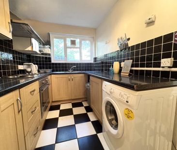 3 bedroom flat to rent - Photo 2