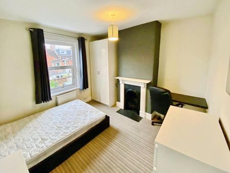 3 bedroom terraced house to rent - Photo 3