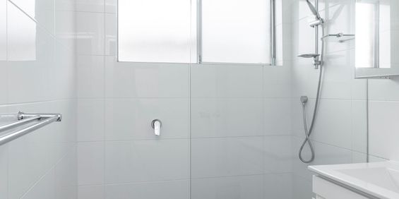 Bright two-bedroom apartment - Photo 3