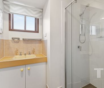 22 Glenalwyn St, Holland Park QLD 4121 - House For Rent | Domain - Photo 3