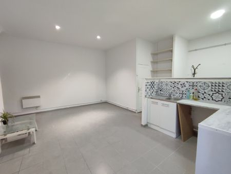 Location Appartement 2 pièces 46m² MARSEILLE 3ème - Photo 3