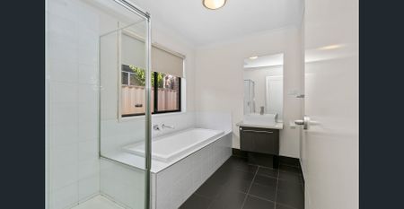 For Lease: Modern Family Living in Brookfield - Photo 4