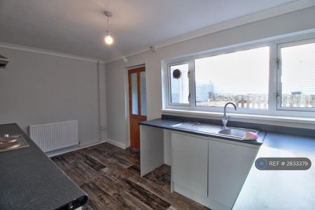 2 bedroom semi-detached house to rent - Photo 4