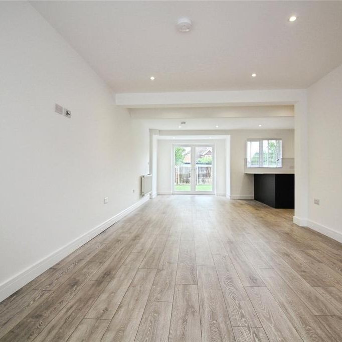 4 bedroom semi-detached house to rent - Photo 1