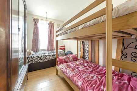 2 bedroom Flat To Let - Photo 4