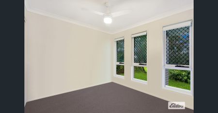 Cozy Home Perfect for a Small Family! - Photo 3