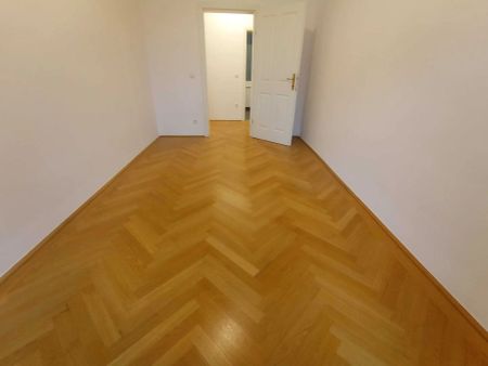 Grünruhelage - sehr helle Stilaltbauwohnung mit Balkon! – 2 er WG geeignet - Photo 2