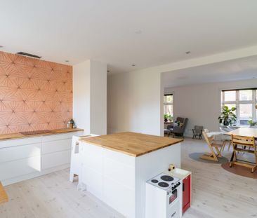 Moderne halvt dobbelthus med solrig have i hjertet af Valby - Photo 1