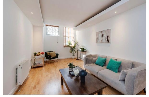 1 Bed Flat, Weymouth Mews, W1G - Photo 1