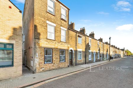 4 bedroom mid-terrace to rent Kingston Street, CB1 - Photo 3