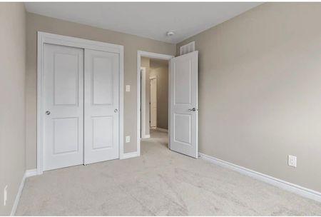 For Lease - 32 Atop Lane, Blossom Park - Airport and Area, Ontario - Photo 4