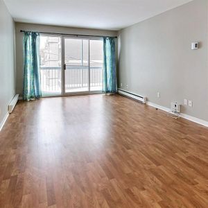 4 1/2 GRAND, lumineux, rénové (LORETTEVILLE) - Photo 2