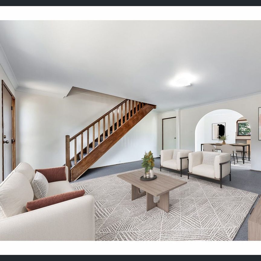 2 Bedroom Townhouse in Convenient Dundas Location - Photo 1