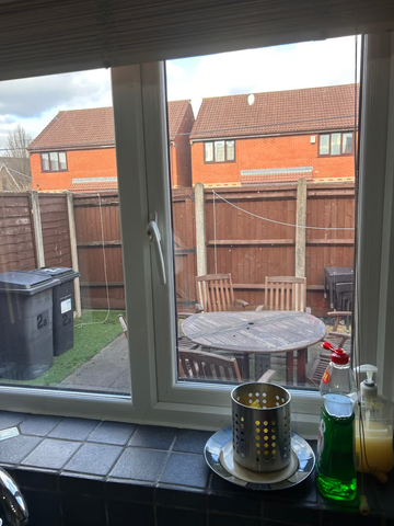 1 bedroom in a house share to rent - Photo 5