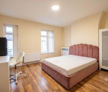 4 bedroom terraced house to rent - Photo 3