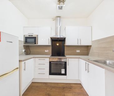 Chapel Street, Leigh, WN7 - Photo 4