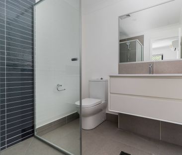 Modern 4-Bedroom Townhouse in Popular Residence on Bass - Photo 5